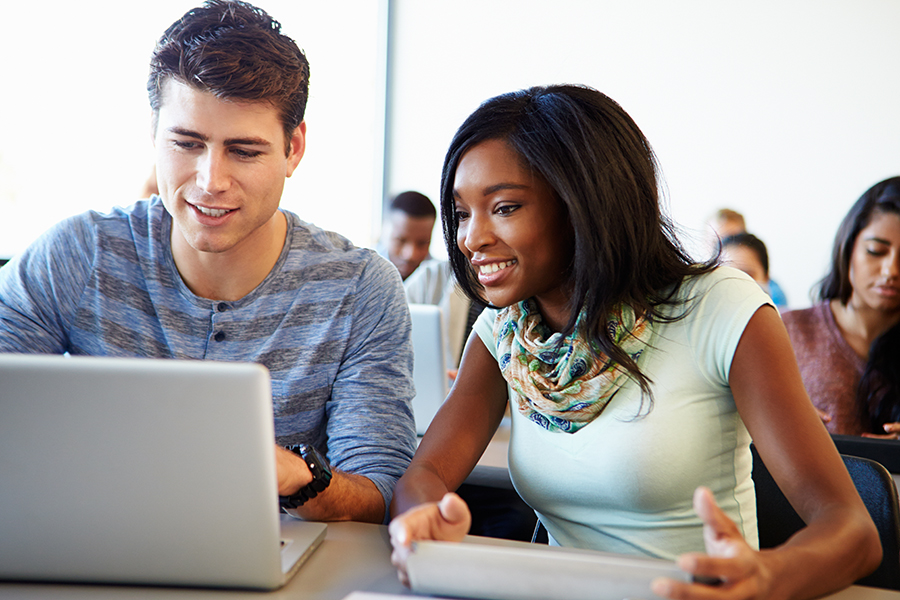 students share laptop screen to search for college scholarships online